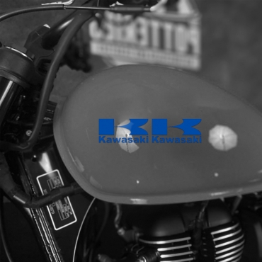 Наклейка логотип Kawasaki на мотоцикл