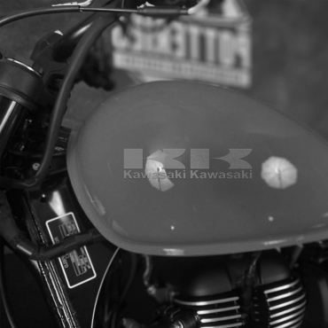 Наклейка логотип Kawasaki на мотоцикл